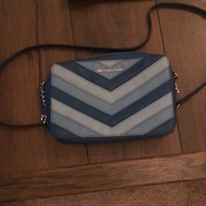 Mk should’ve bag with silver zipper